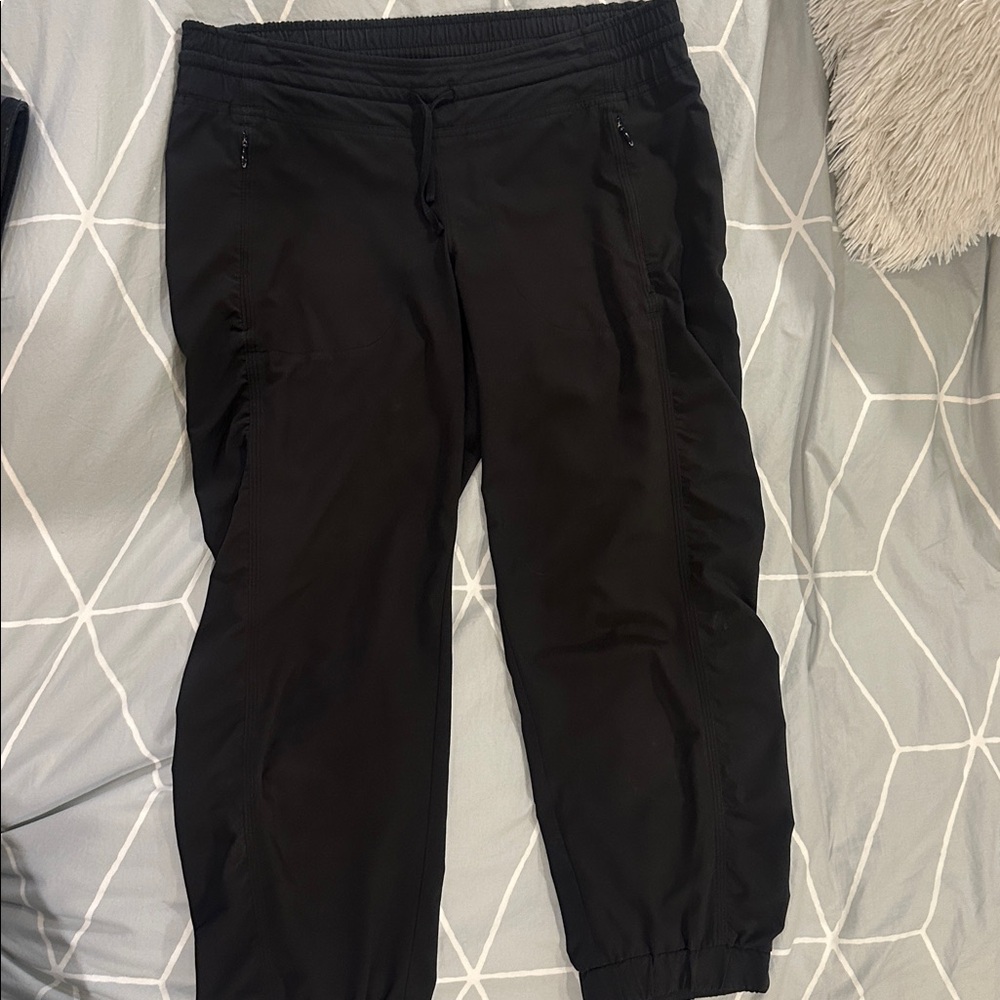 Athleta Black crop jogger pants. Size 6